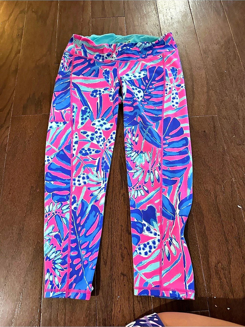 Lilly Pulitzer Luxletic Weekender Crop Leggings Pink & Blue Large